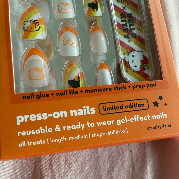 NIB, Hello Kitty x the Creme Shop Set of Halloween Press On Nails Stiletto NWT - Picture 4 of 7